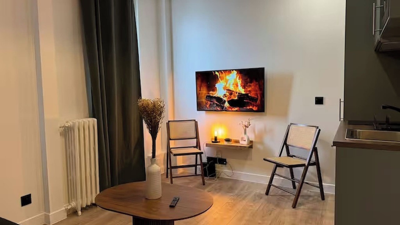 Photo of Livingroom in Republique–Point-du-Jour