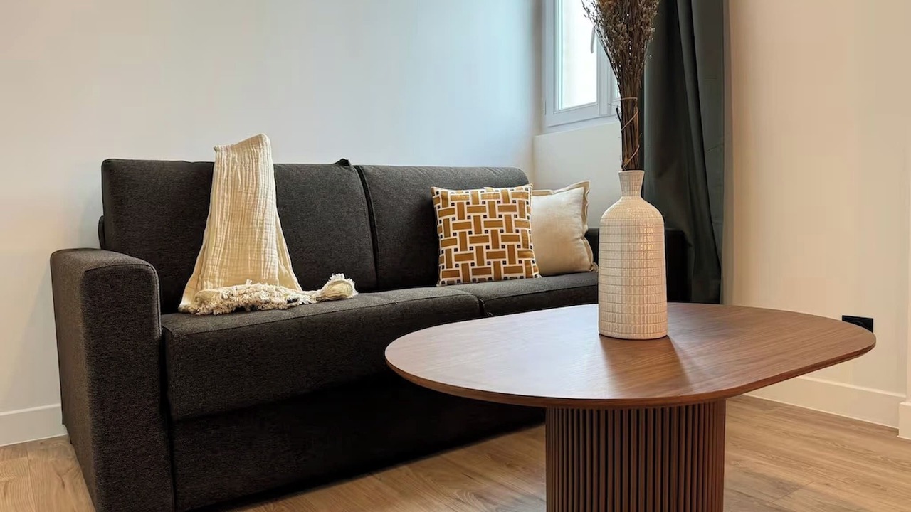 Photo of Livingroom in Republique–Point-du-Jour