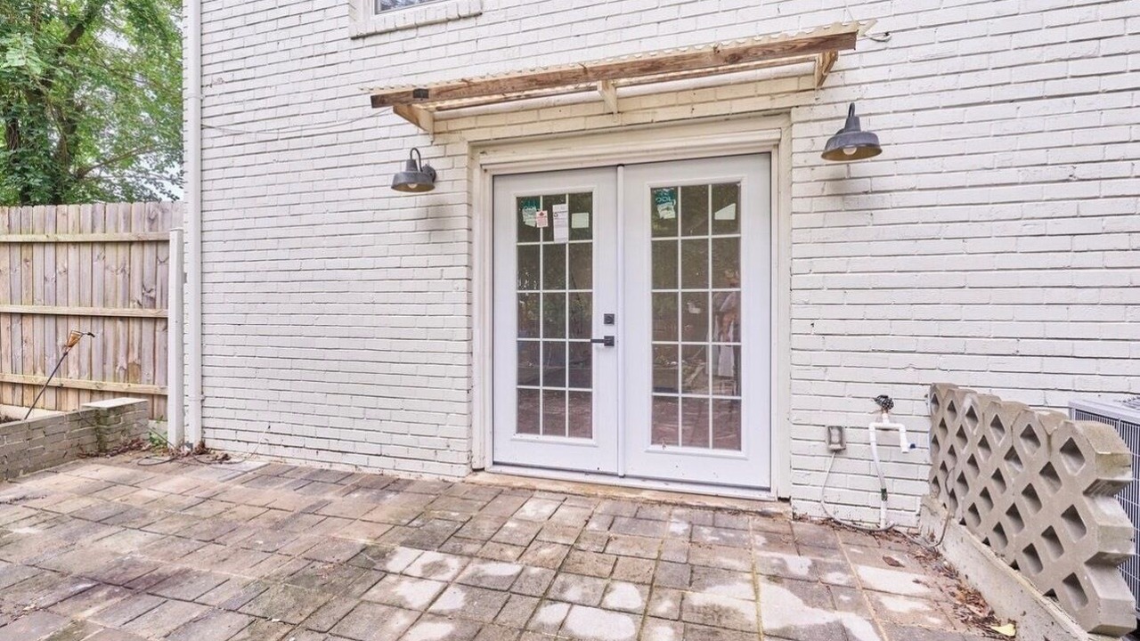 Photo of Outdoor in Alexandria West