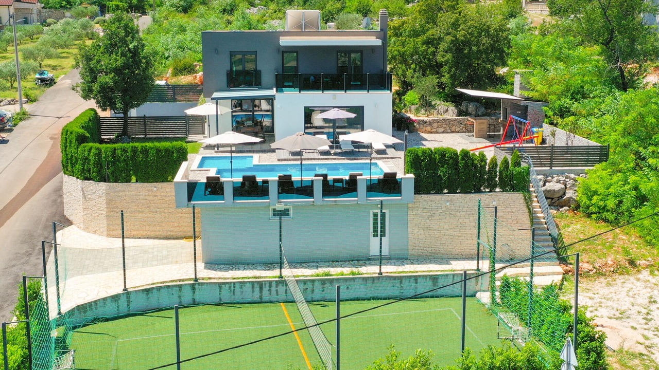 Photo of Outdoor in Grubine