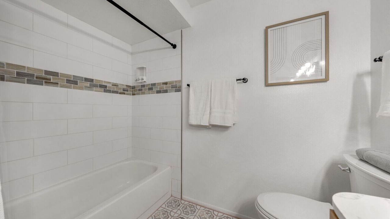 Photo of Bathroom in Groves Lincoln Park