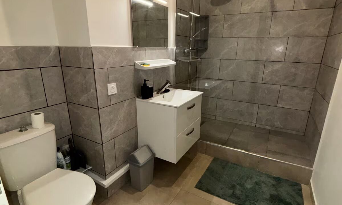 Photo of Bathroom in Flace