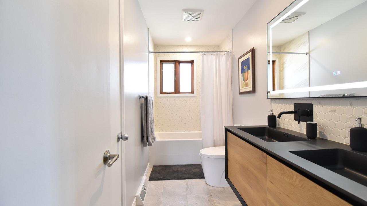 Photo of Bathroom in Saint-Hubert