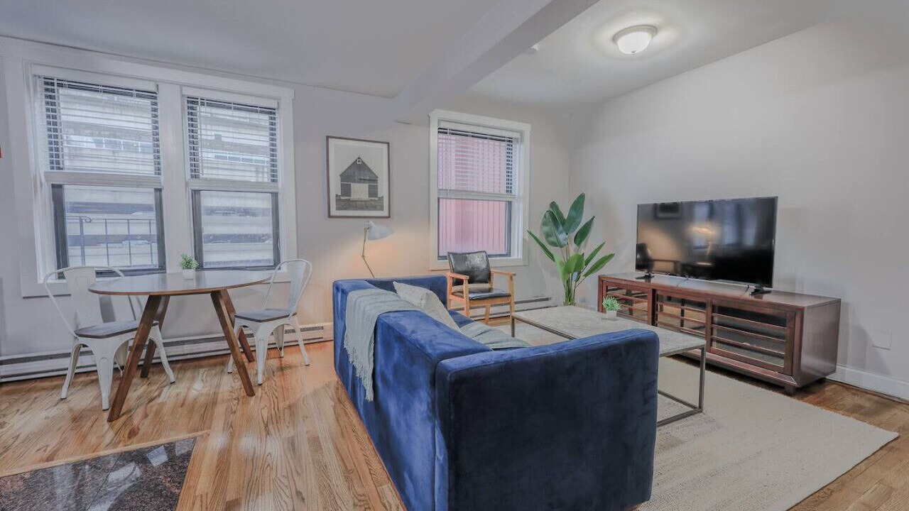 Photo of Livingroom in Theatre District