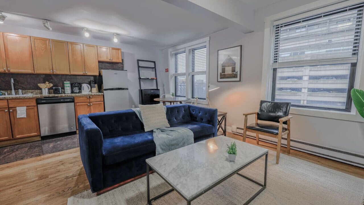 Photo of Livingroom in Theatre District