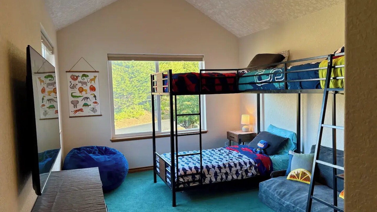Photo of Bedroom in Netarts