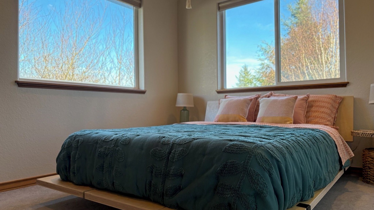 Photo of Bedroom in Netarts