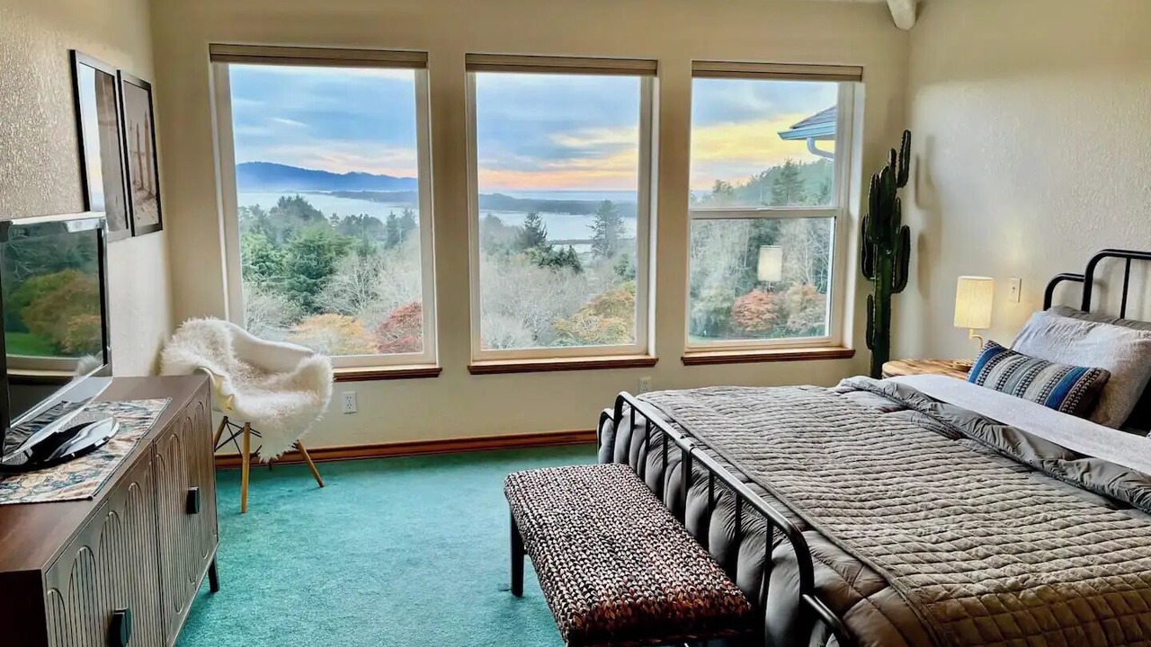 Photo of Bedroom in Netarts