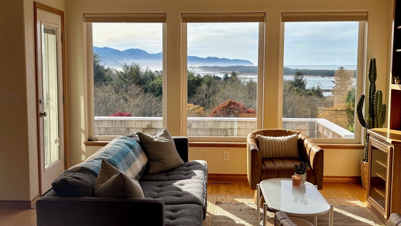 Photo of Livingroom in Netarts