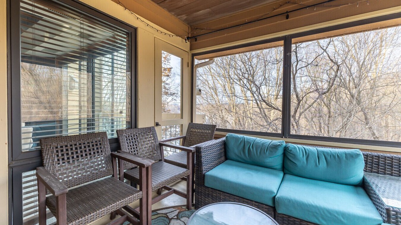 Photo of Livingroom in The Galena Territory