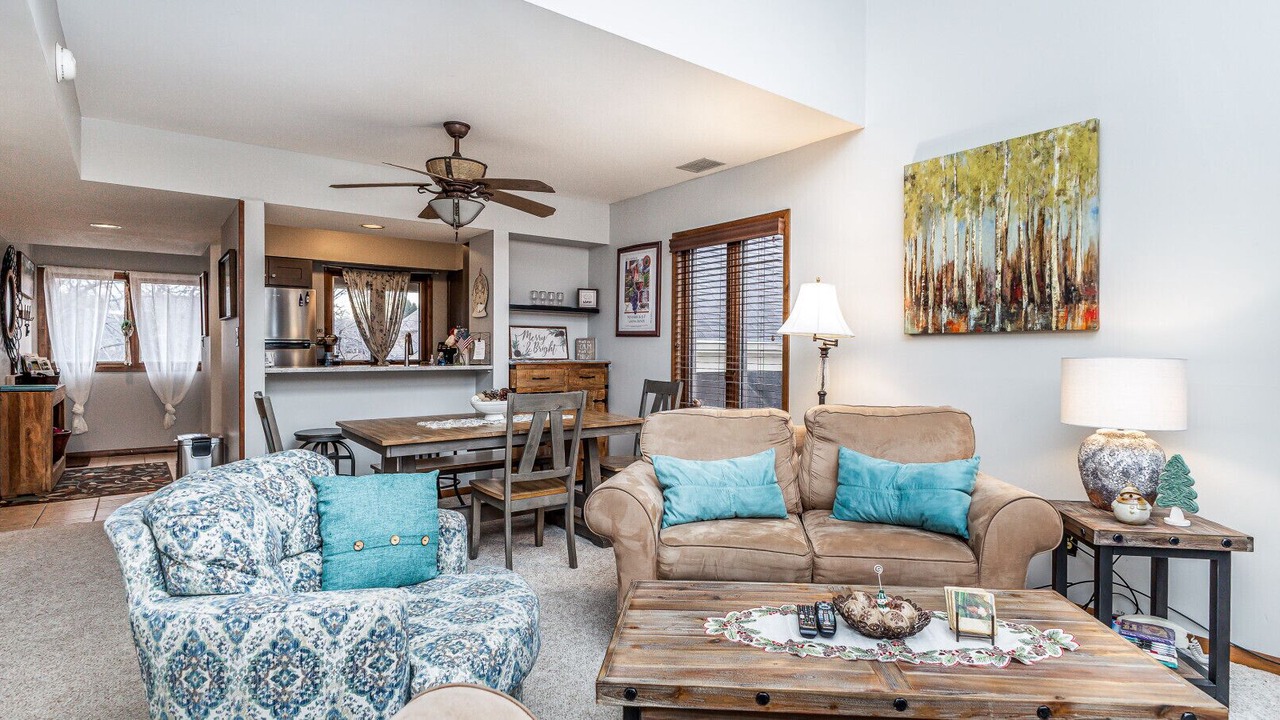 Photo of Livingroom in The Galena Territory