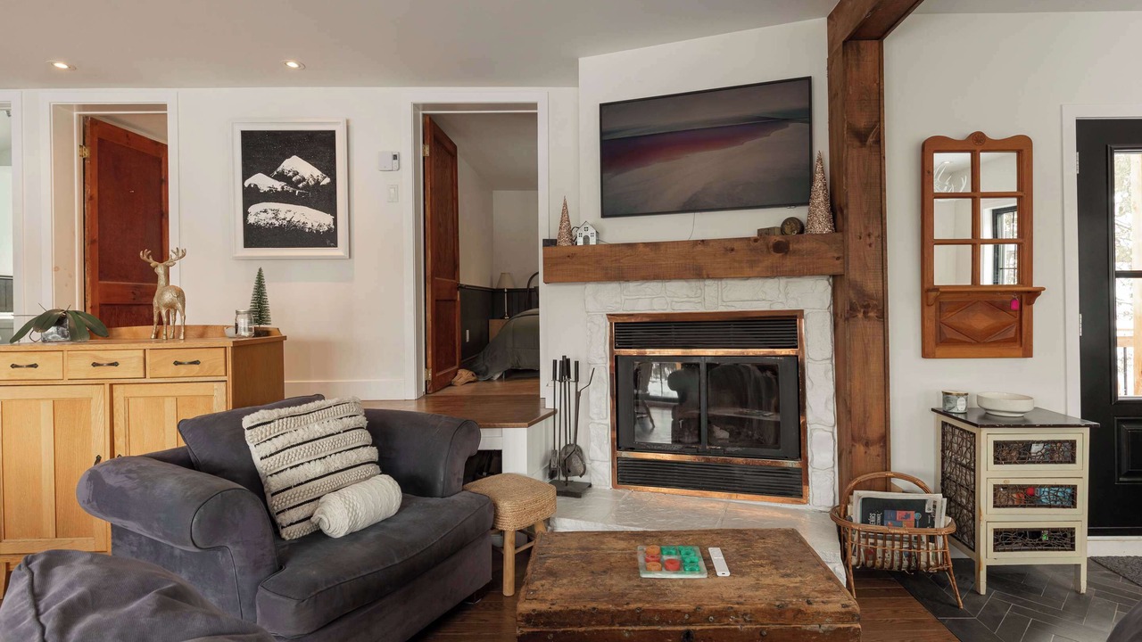 Photo of Livingroom in Sainte-Marguerite-du-Lac-Masson