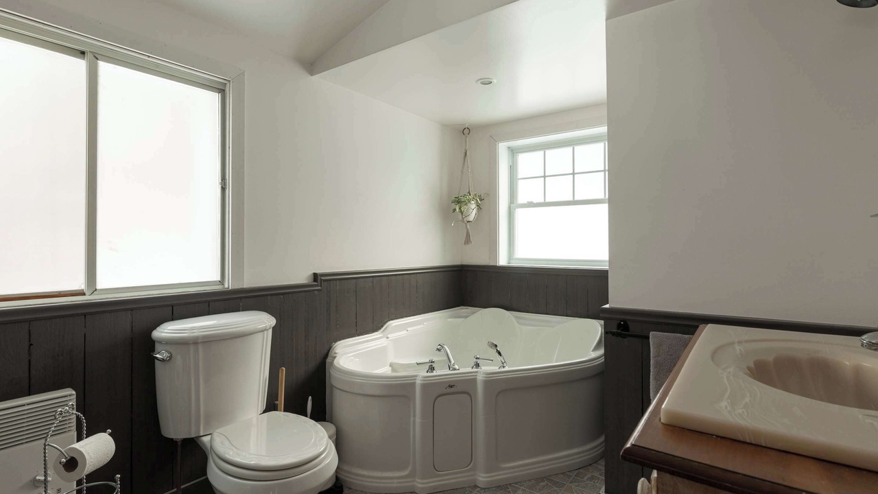 Photo of Bathroom in Sainte-Marguerite-du-Lac-Masson