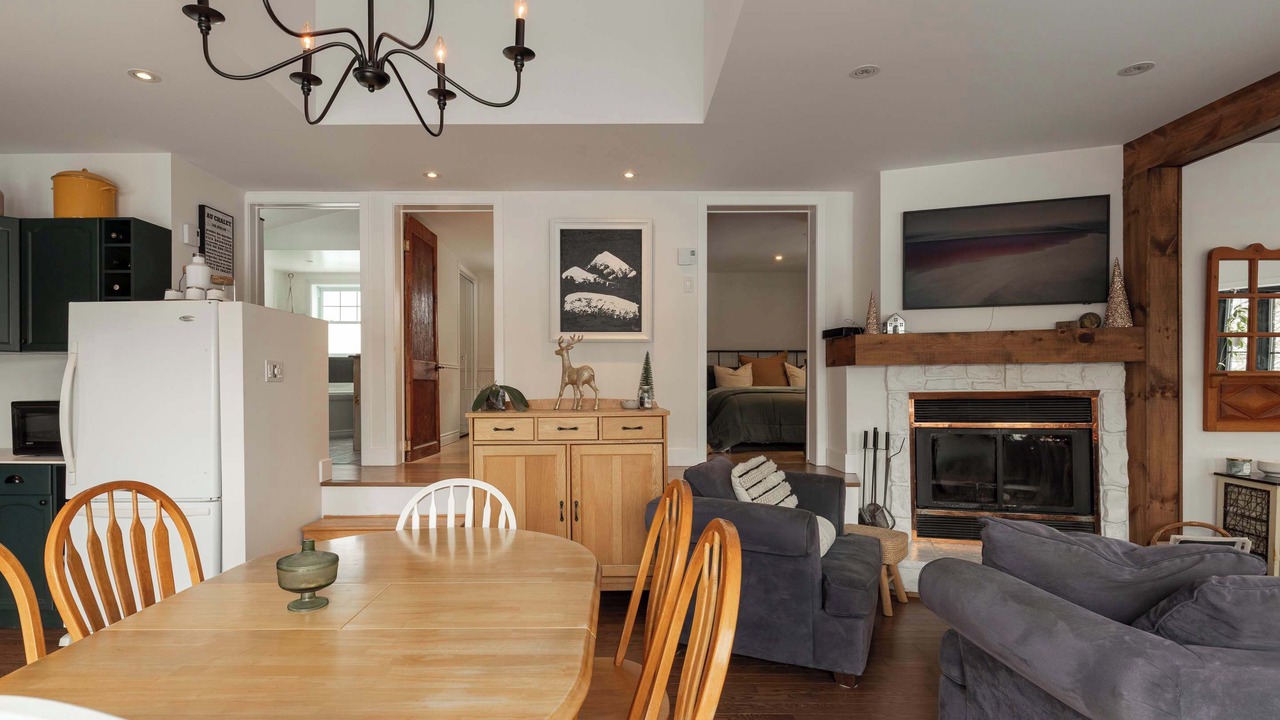 Photo of Livingroom in Sainte-Marguerite-du-Lac-Masson
