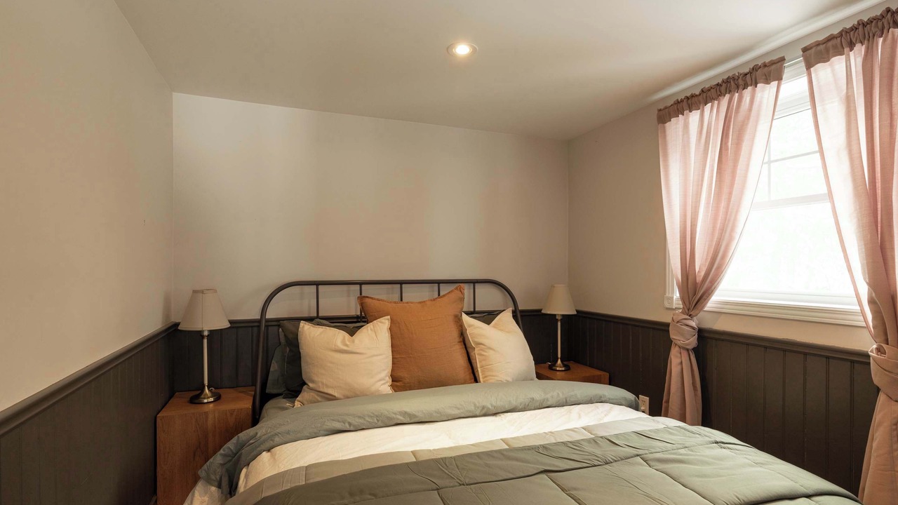 Photo of Bedroom in Sainte-Marguerite-du-Lac-Masson