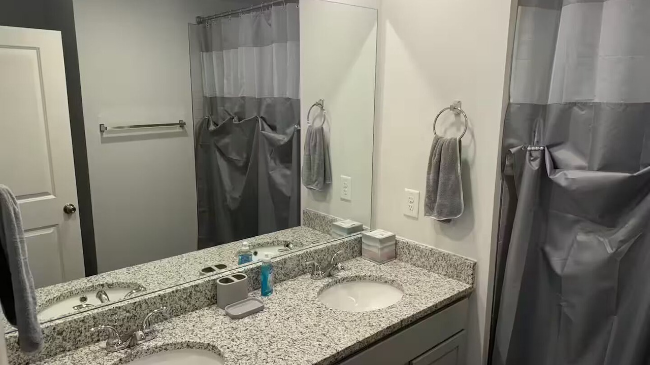 Photo of Bathroom in Adairsville