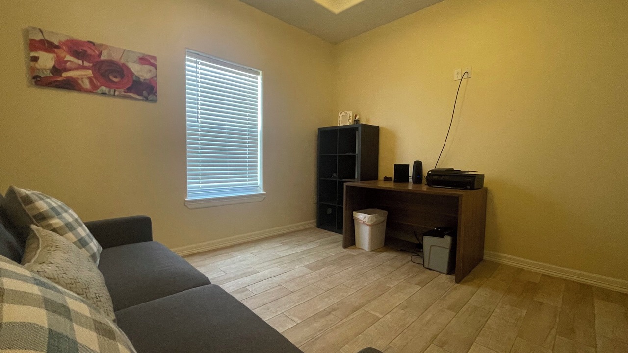 Photo of Livingroom in Edinburg