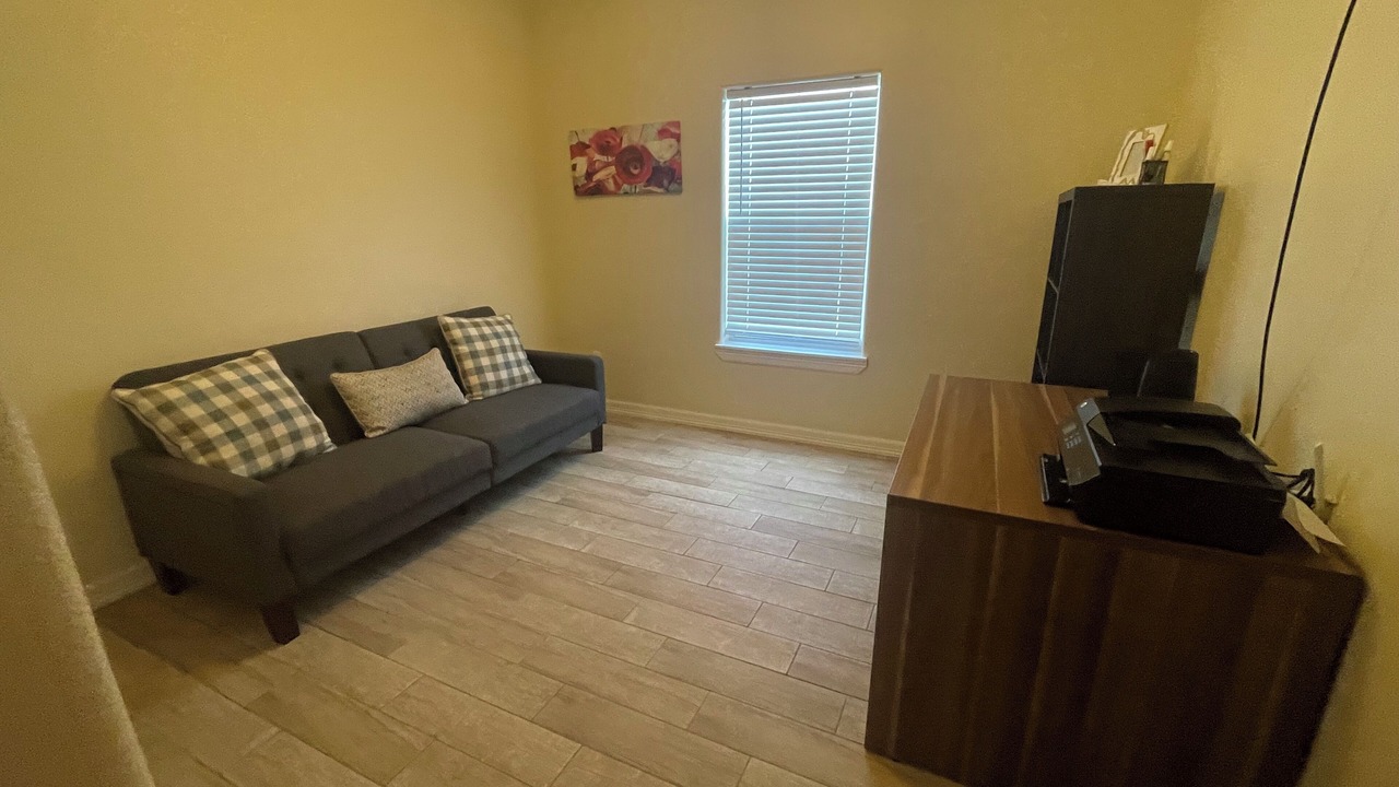 Photo of Livingroom in Edinburg