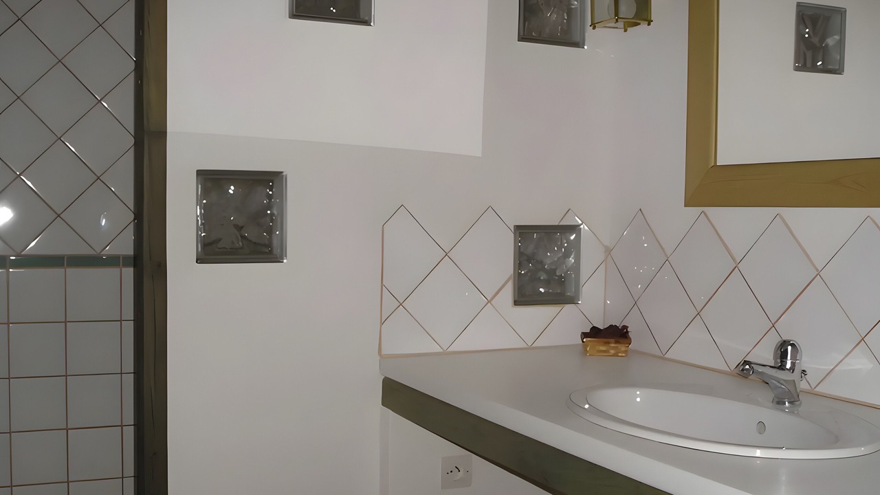 Photo of Bathroom in Courcon