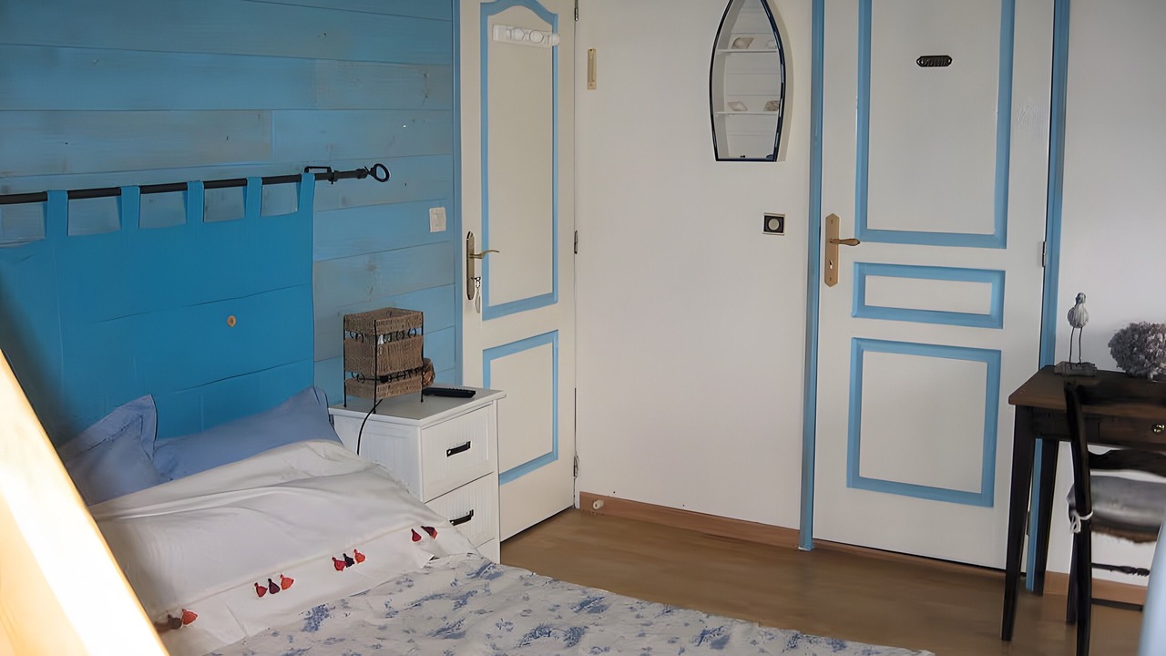 Photo of Bedroom in Saint-Guinoux
