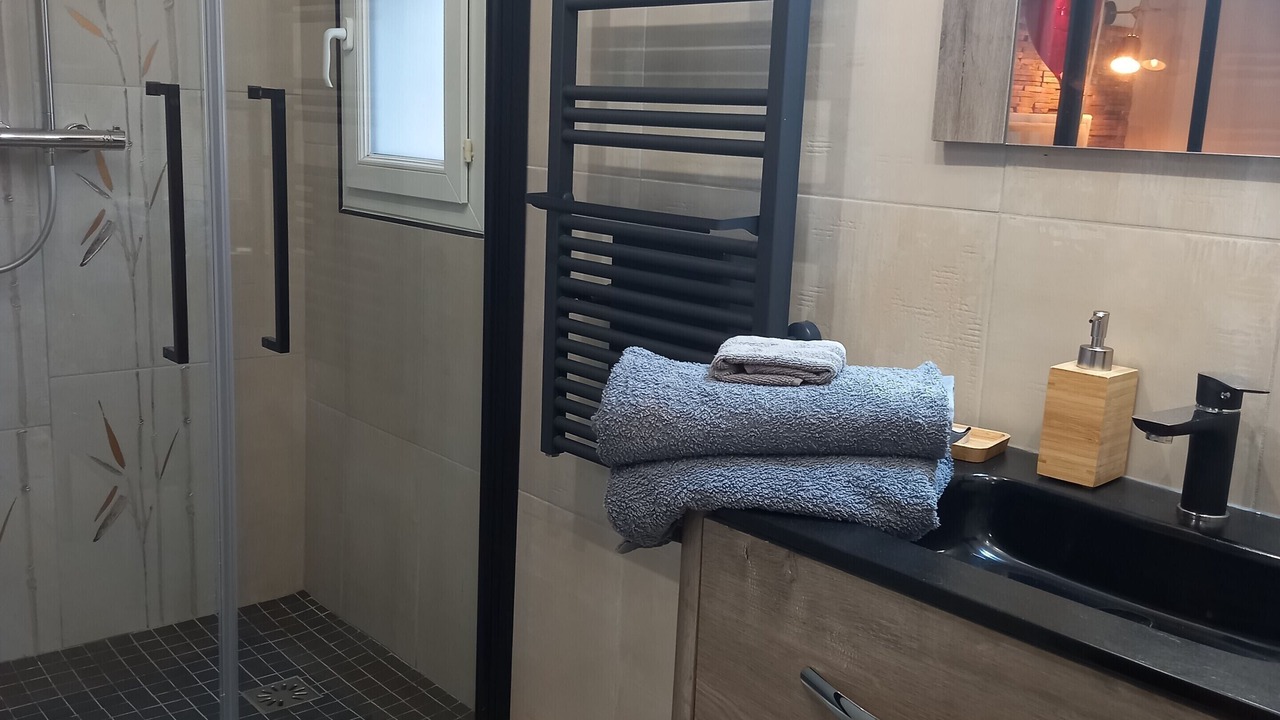 Photo of Bathroom in Boisset-et-Gaujac