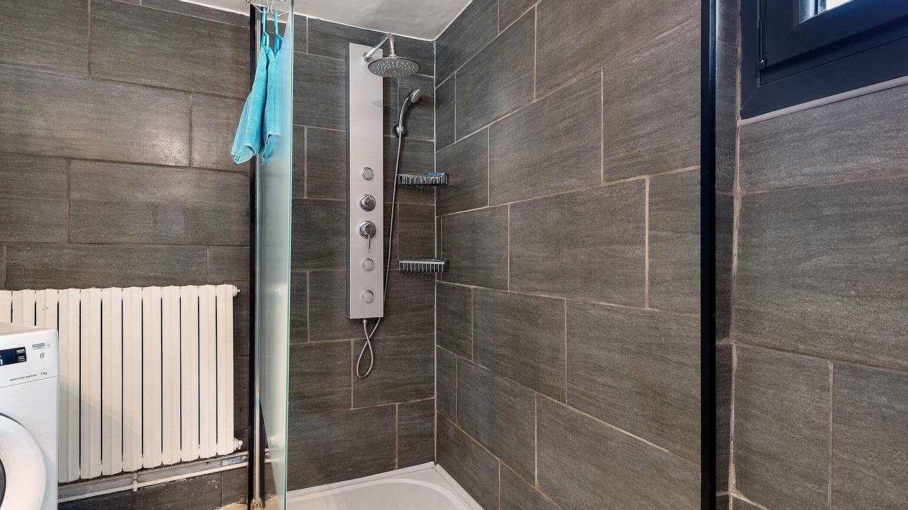 Photo of Bathroom in Campan