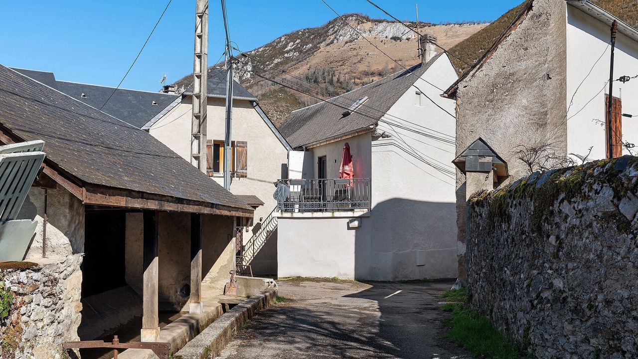 Photo of Outdoor in Campan