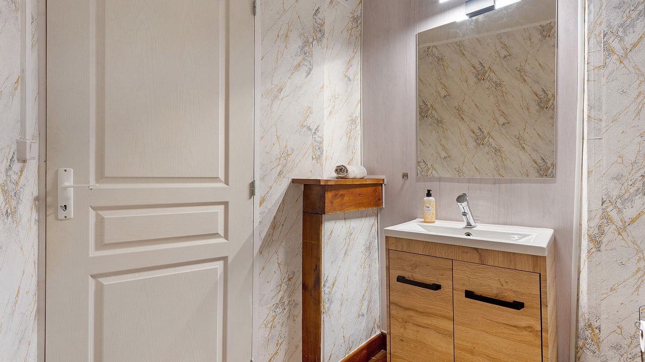 Photo of Bathroom in Campan