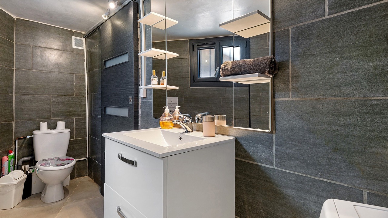 Photo of Bathroom in Campan