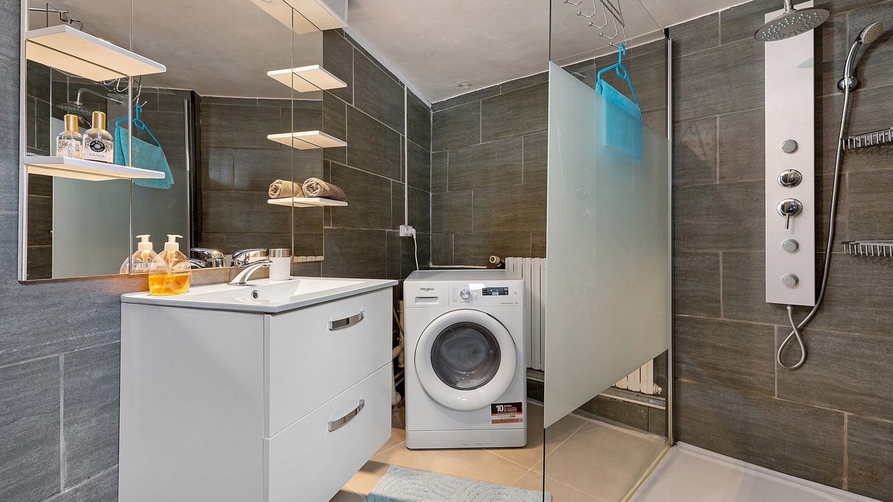 Photo of Bathroom in Campan