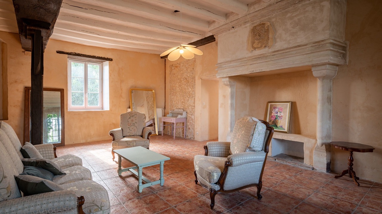 Photo of Others in Crisse