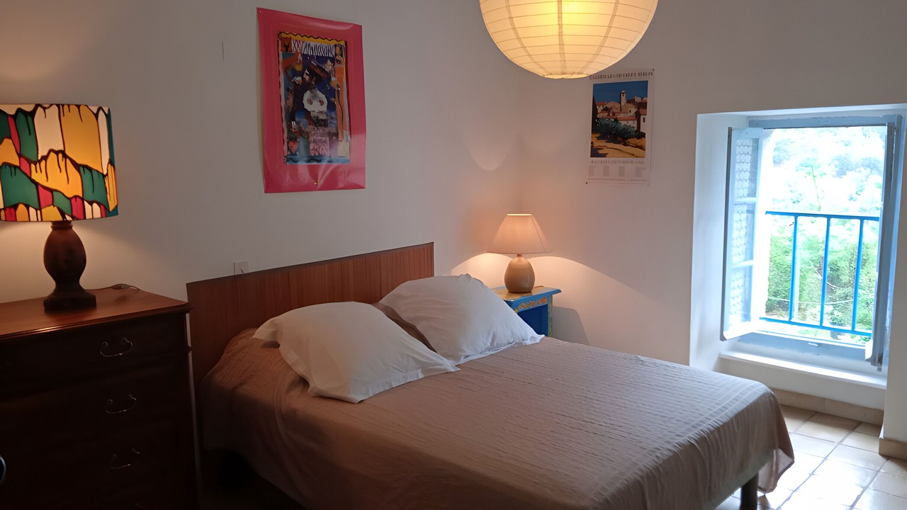 Photo of Bedroom in Corbes