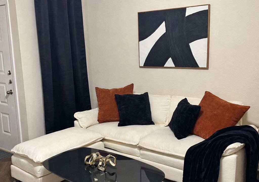 Photo of Livingroom in Southwest Carrollton
