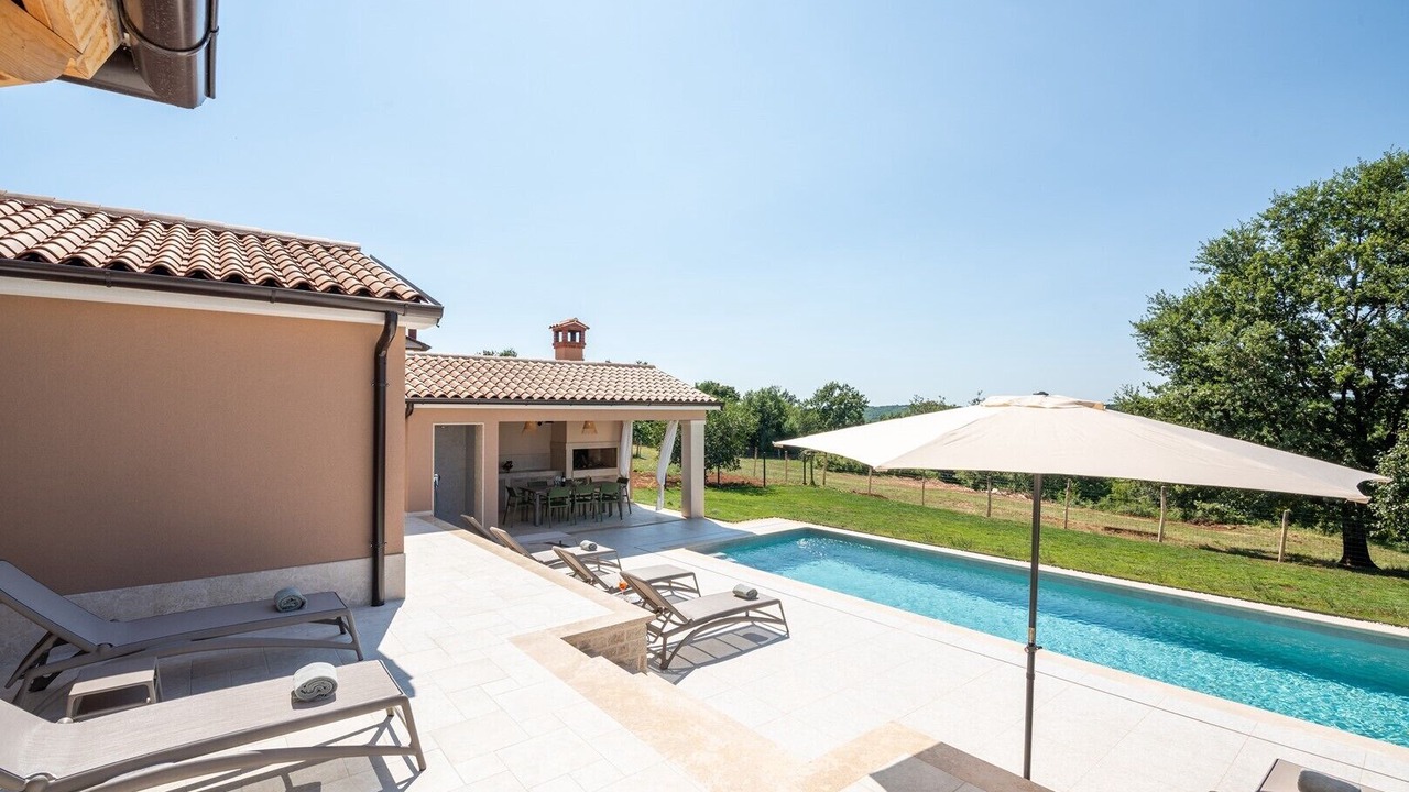 Photo of Outdoor in Beram