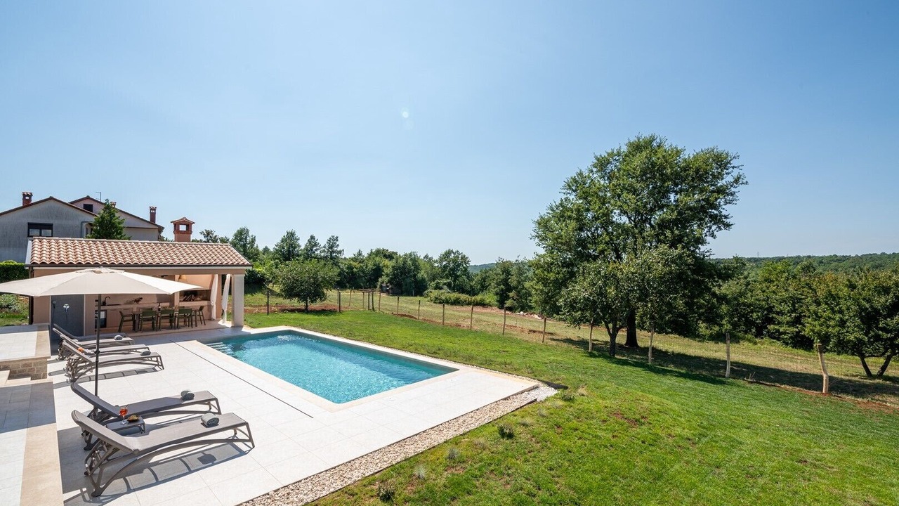 Photo of Outdoor in Beram