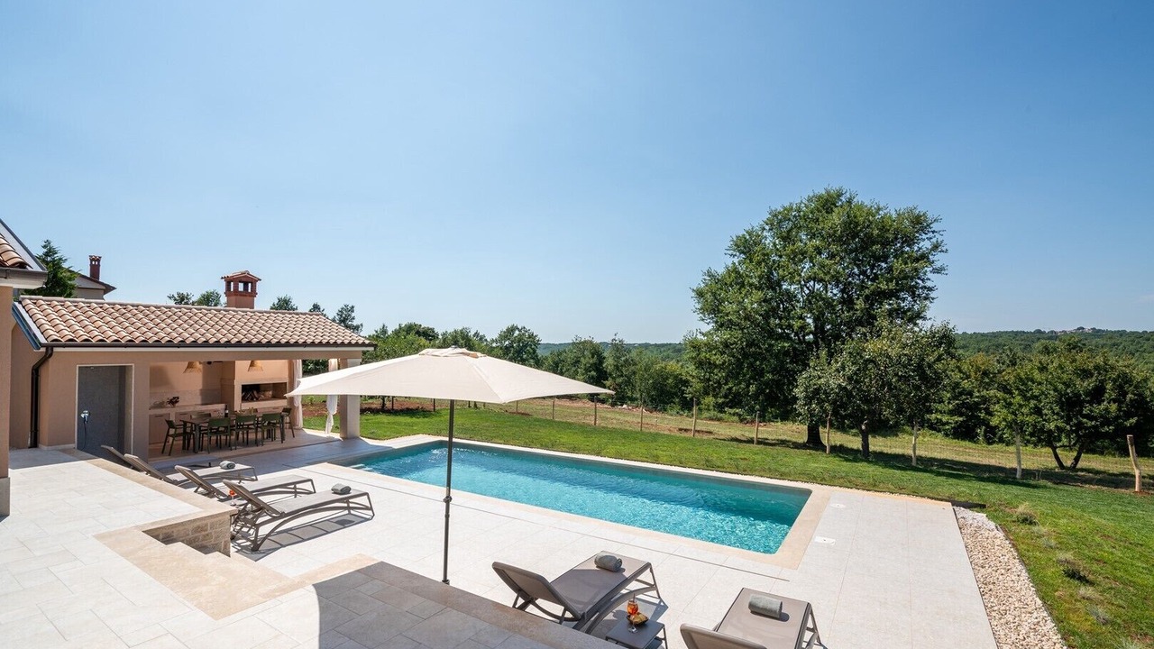 Photo of Outdoor in Beram