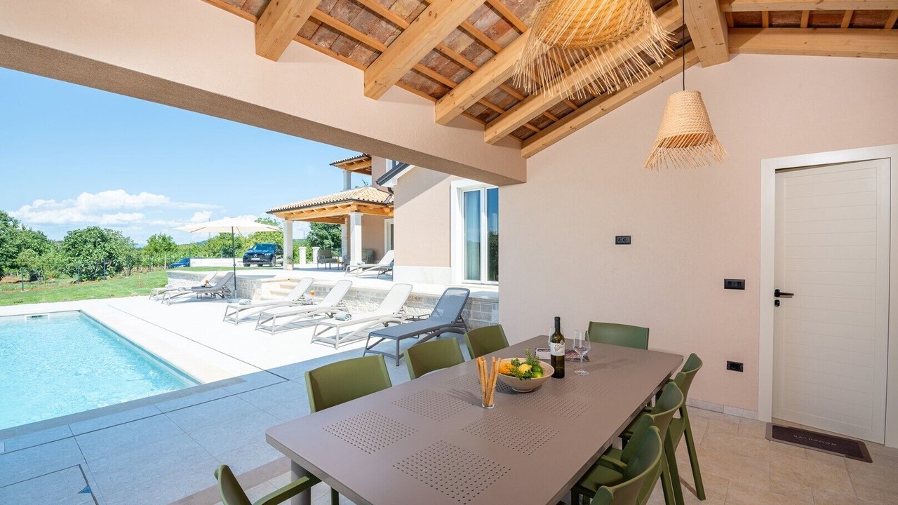 Photo of Outdoor in Beram
