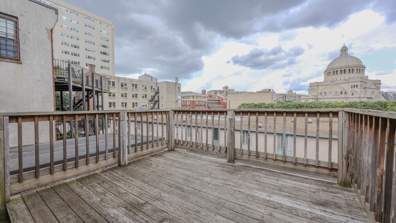 Photo of Patio Balcony in Prudential - St. Botolph