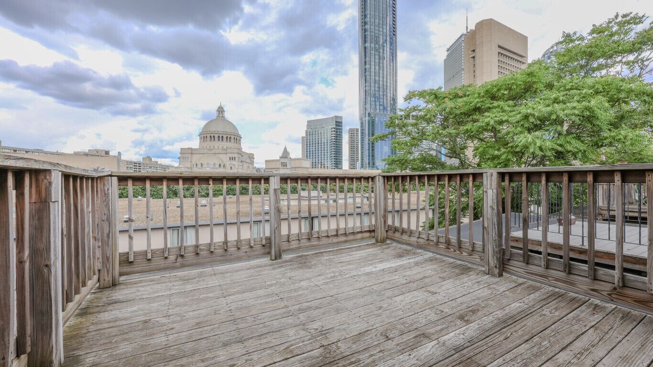 Photo of Patio Balcony in Prudential - St. Botolph