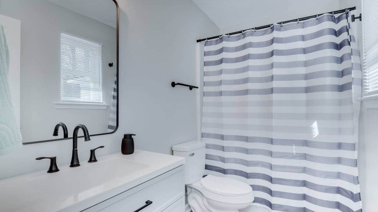 Photo of Bathroom in Peach Orchard