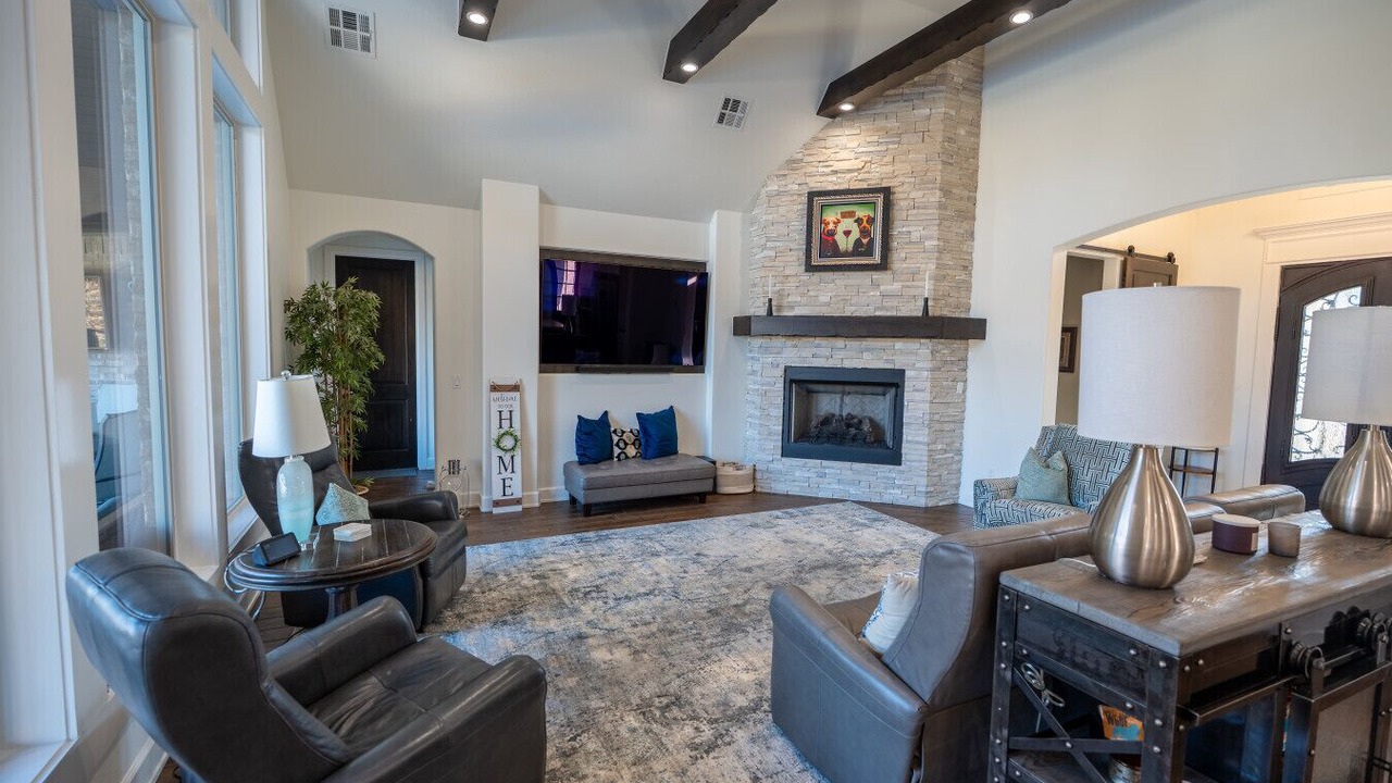 Photo of Livingroom in Broken Arrow