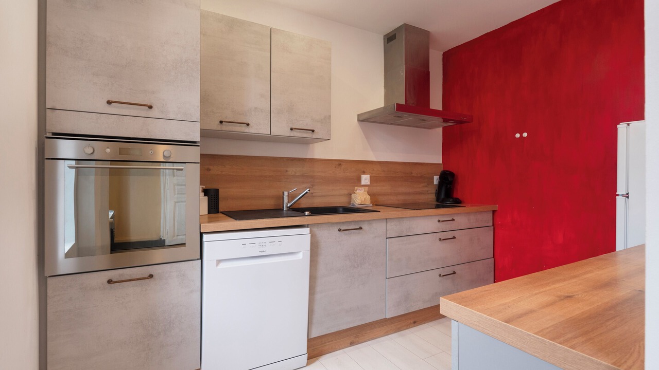 Photo of Kitchen in Poincare - Foch - Anatole France - Croix de Bourgogne