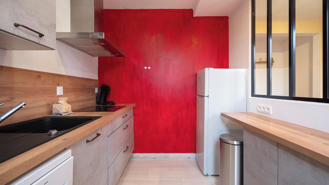 Photo of Kitchen in Poincare - Foch - Anatole France - Croix de Bourgogne