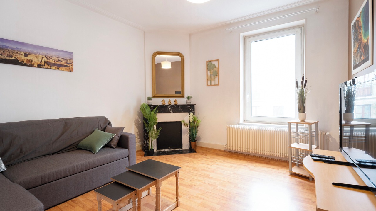 Photo of Livingroom in Poincare - Foch - Anatole France - Croix de Bourgogne