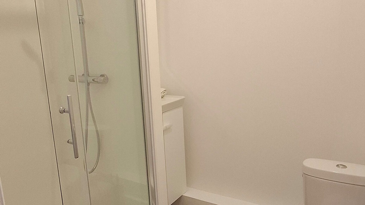 Photo of Bathroom in Poincare - Foch - Anatole France - Croix de Bourgogne
