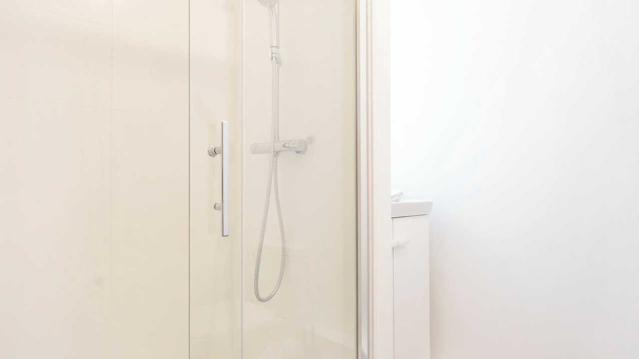 Photo of Bathroom in Poincare - Foch - Anatole France - Croix de Bourgogne