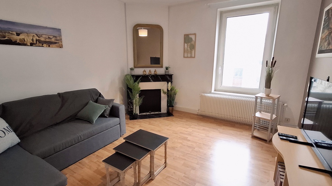 Photo of Livingroom in Poincare - Foch - Anatole France - Croix de Bourgogne