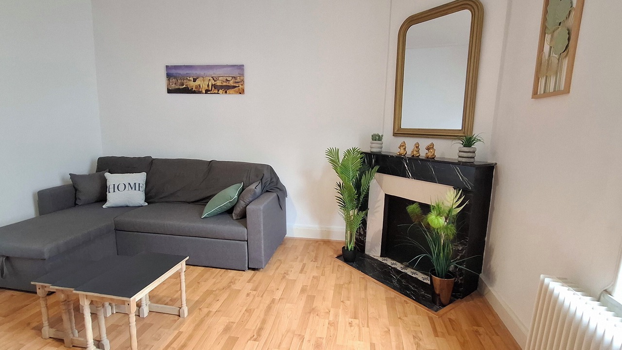 Photo of Livingroom in Poincare - Foch - Anatole France - Croix de Bourgogne