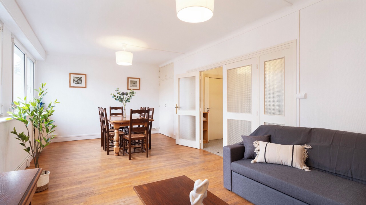 Photo of Livingroom in Poincare - Foch - Anatole France - Croix de Bourgogne