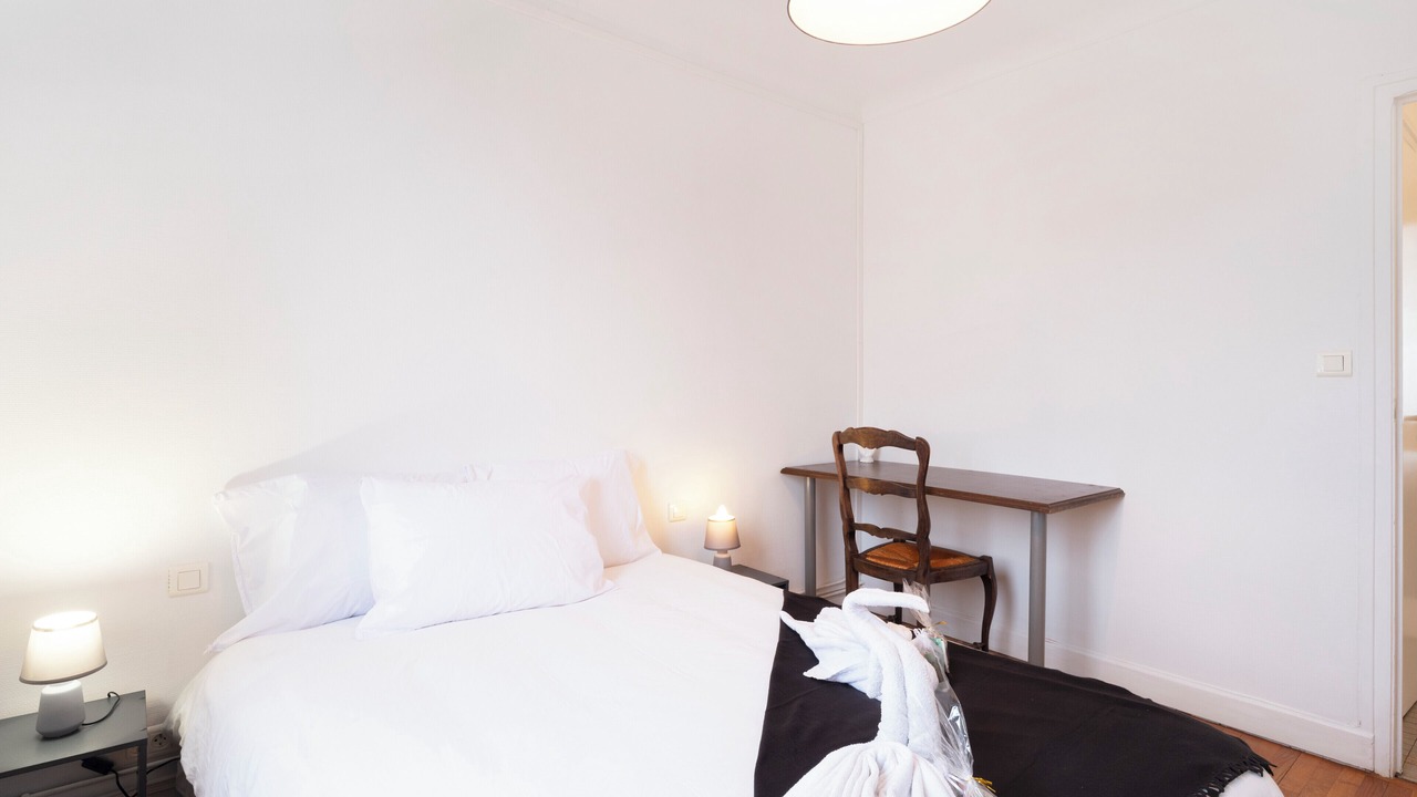 Photo of Bedroom in Poincare - Foch - Anatole France - Croix de Bourgogne